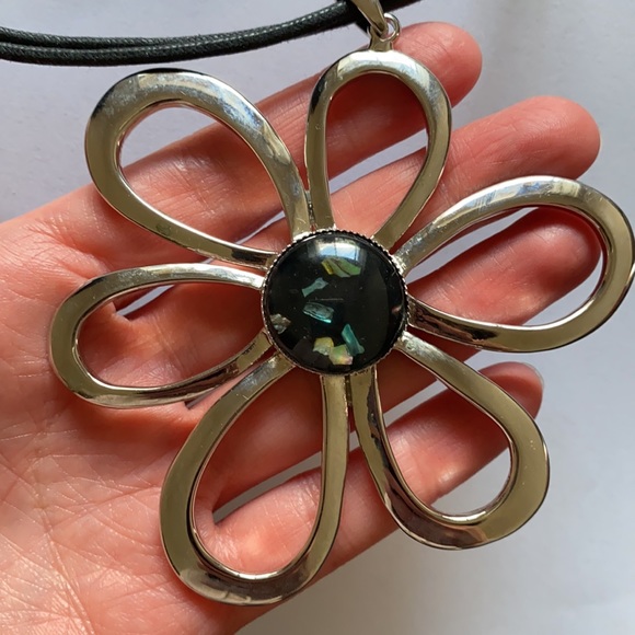 Flower Necklace and earrings set - Picture 2 of 4